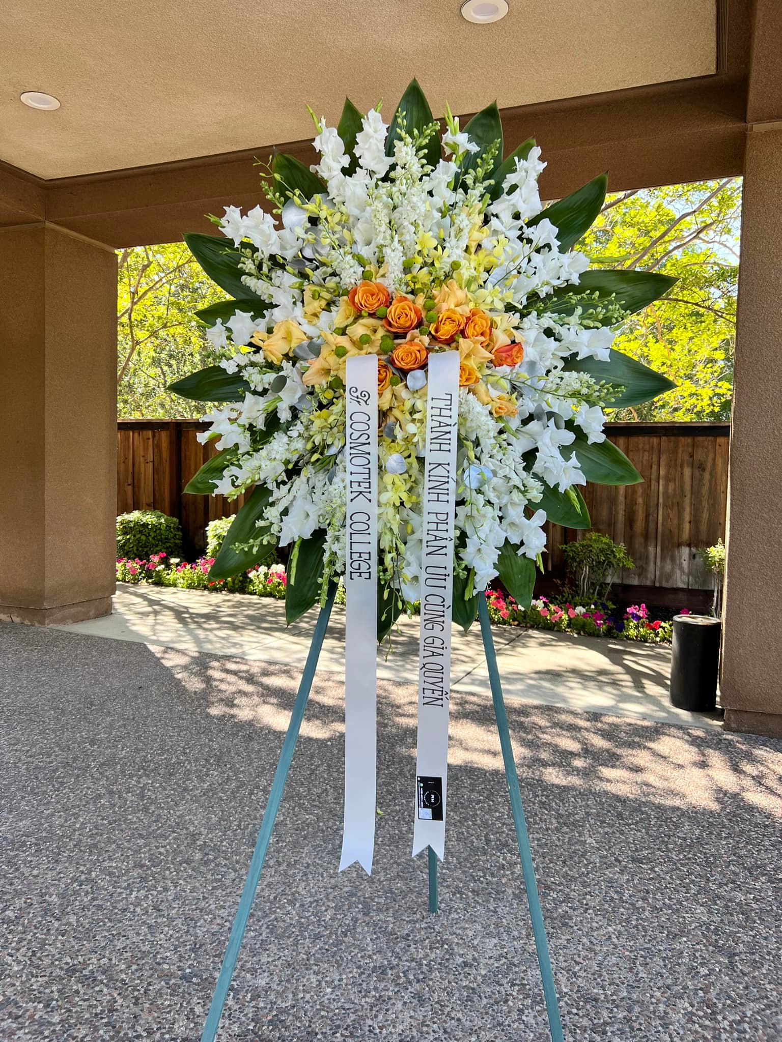Sympathy flowers Bay Area 0001Decor